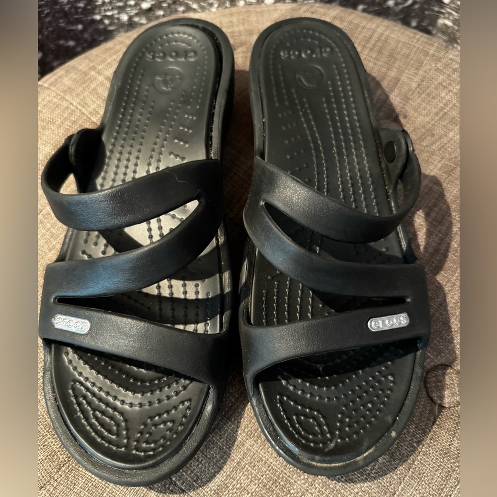 Crocs size 8. Almost new.